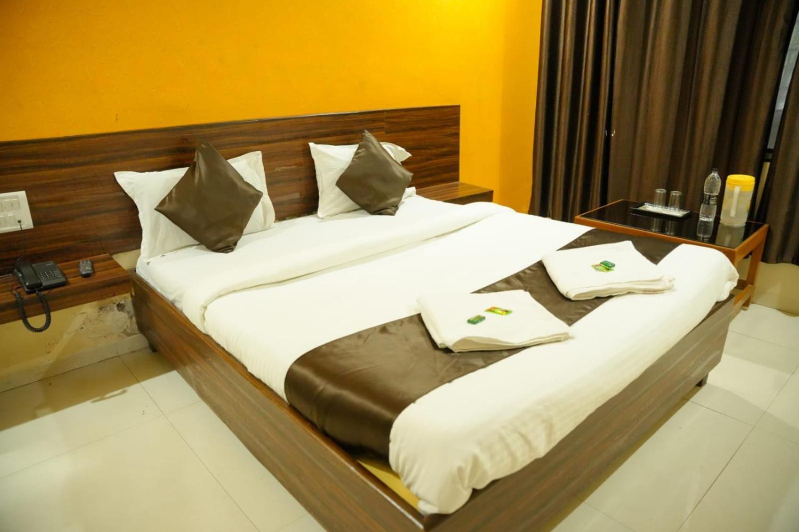 Hotel Sachidanand-Walkable Distance From Temple Shirdi Extérieur photo