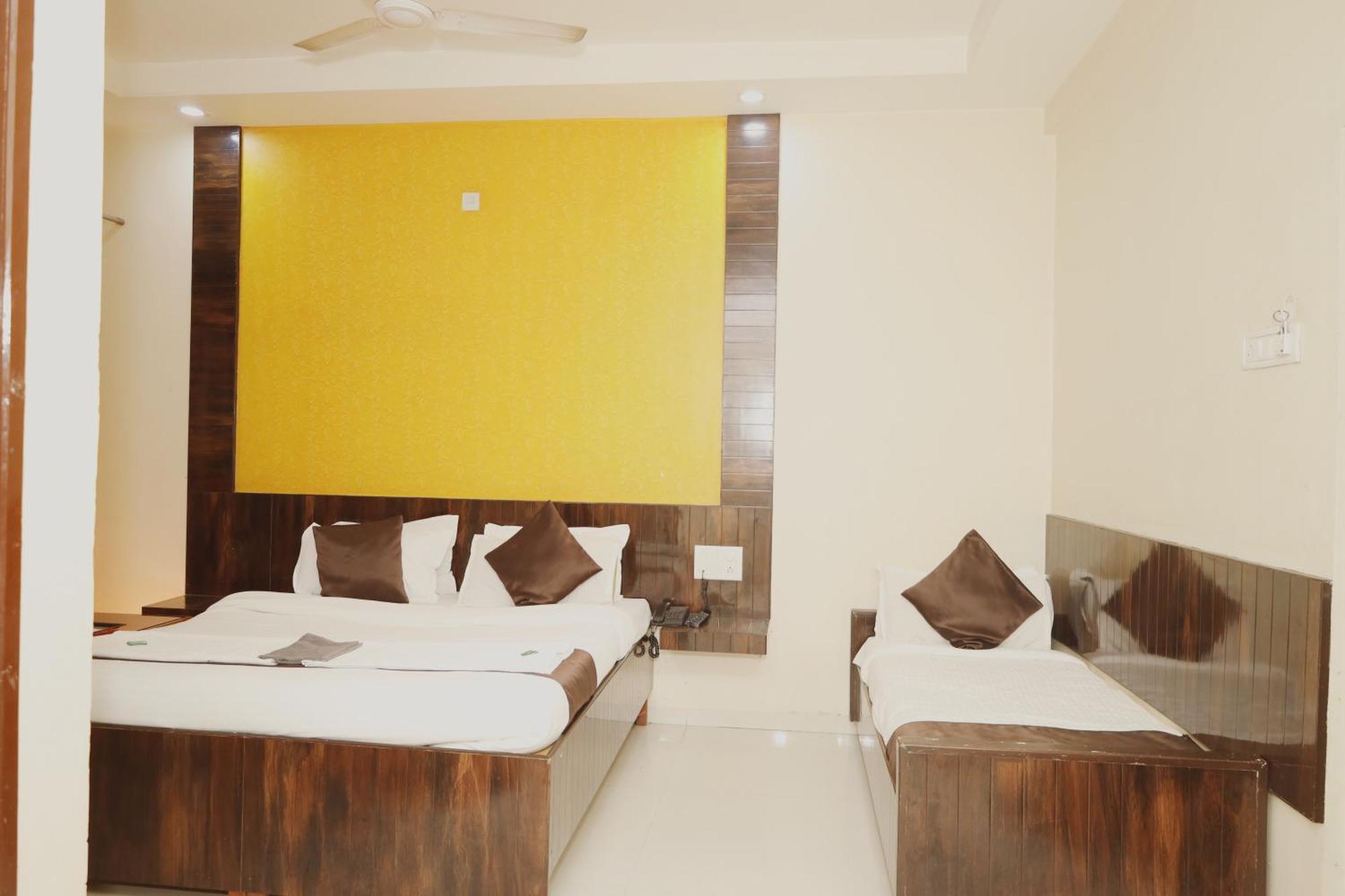 Hotel Sachidanand-Walkable Distance From Temple Shirdi Extérieur photo