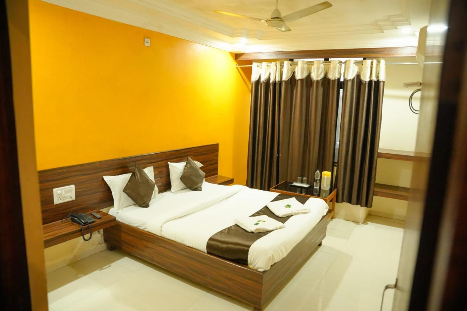 Hotel Sachidanand-Walkable Distance From Temple Shirdi Extérieur photo