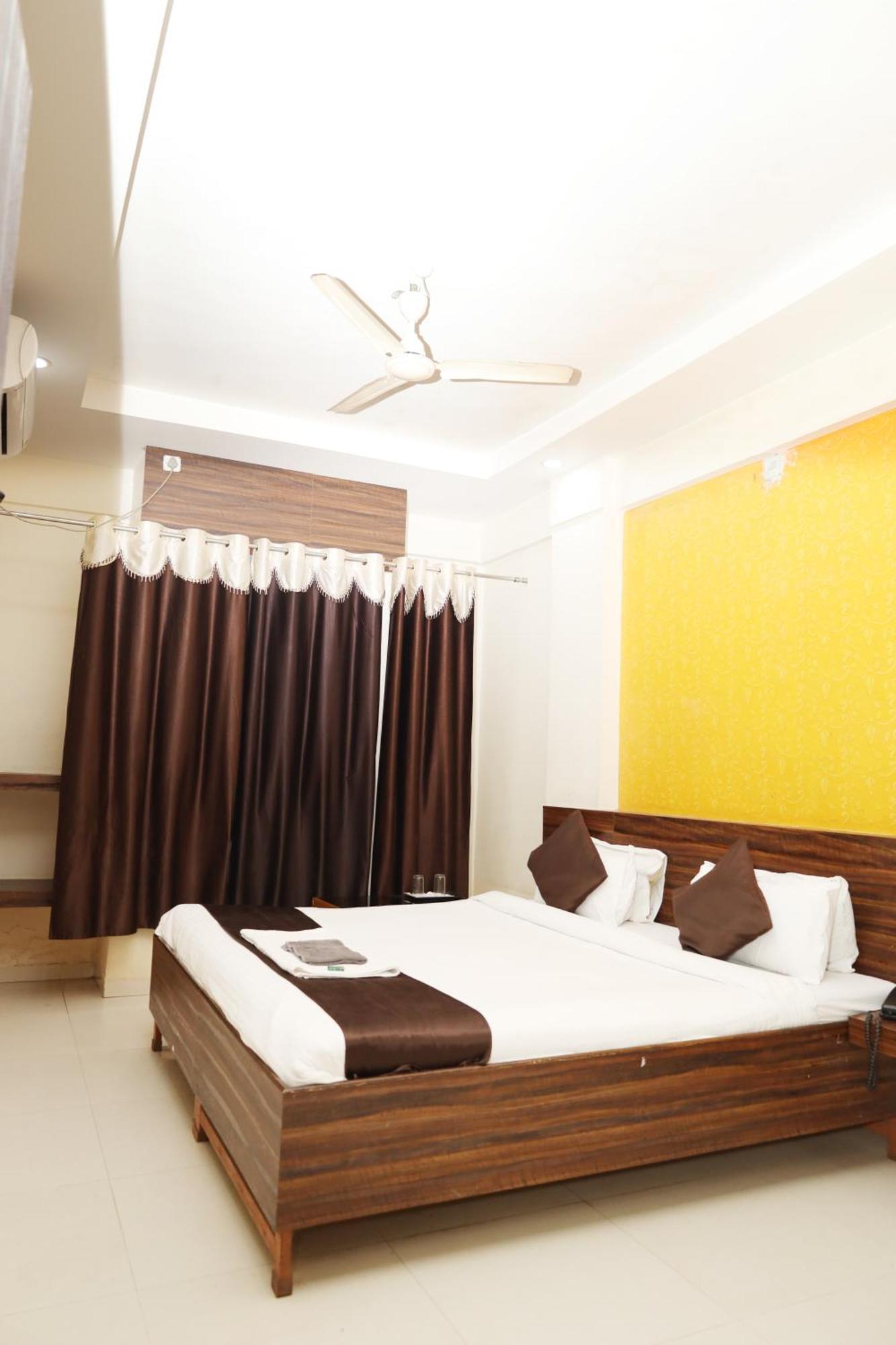 Hotel Sachidanand-Walkable Distance From Temple Shirdi Extérieur photo